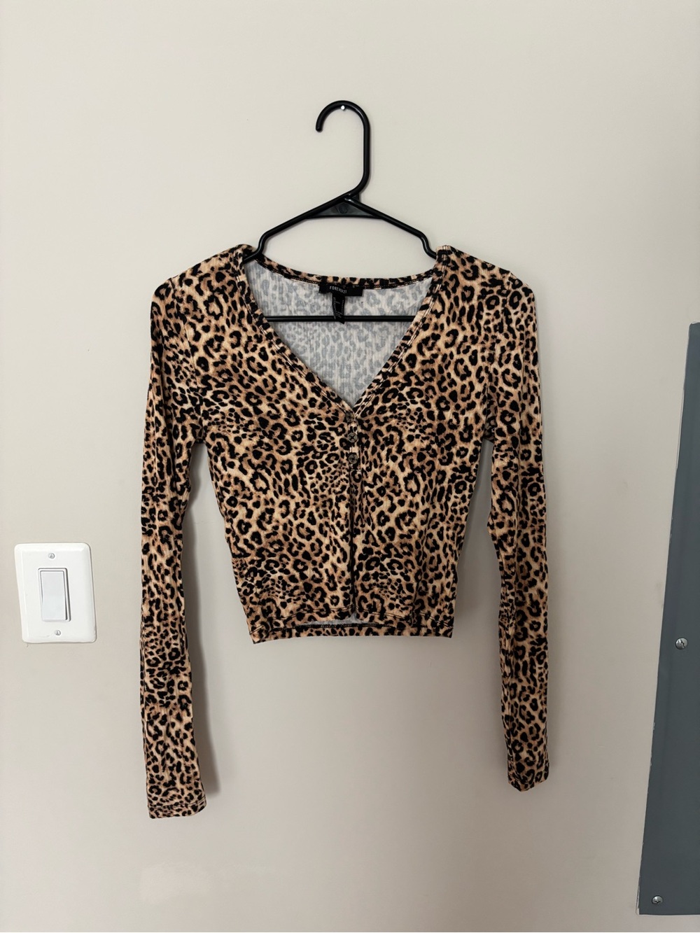 Forever 21 Leopard Print Long Sleeve V-Neck Crop Top - Brown, Black